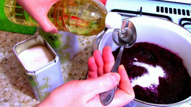 Икра из свёклы – универсальная заготовка на зиму