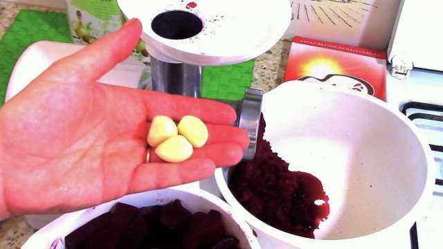 Икра из свёклы – универсальная заготовка на зиму