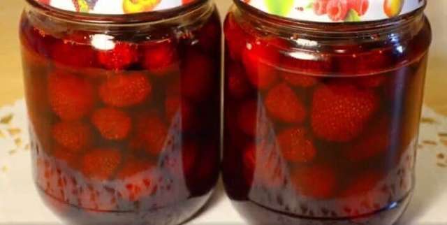 Классическое варенье из клубники с целыми ягодами