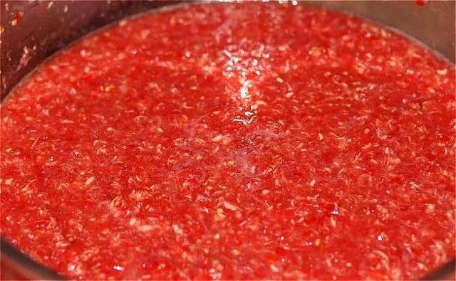 Самая вкусная хреновина из помидоров и чеснока с уксусом