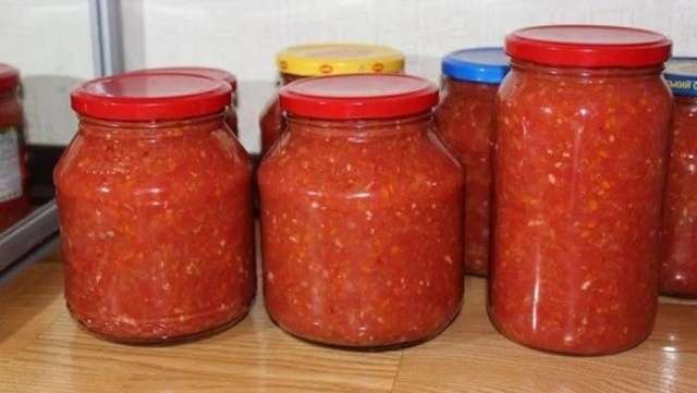 Сырая аджика «Огонек» из помидор и чеснока без варки