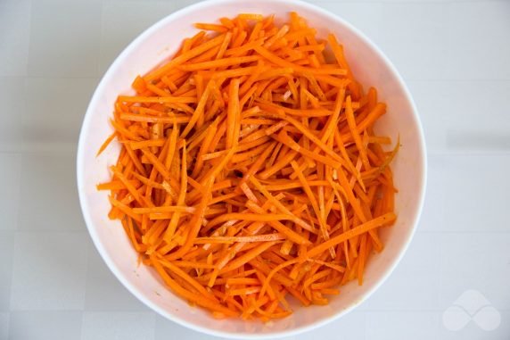 Пряный морковный салат на зиму